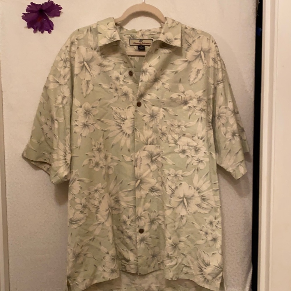 Light green Tommy Bahama shirt. Sz M